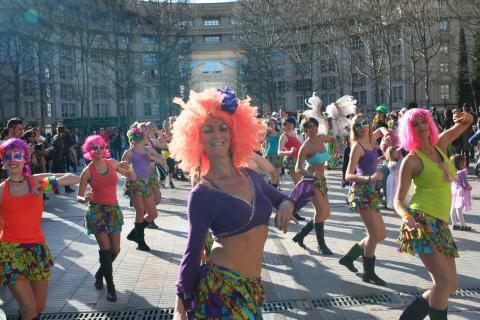 Carnaval de rue avec la samba 