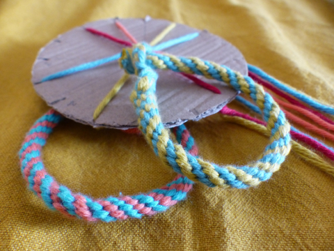 Bracelets réalisés pendant les cours pour enfants