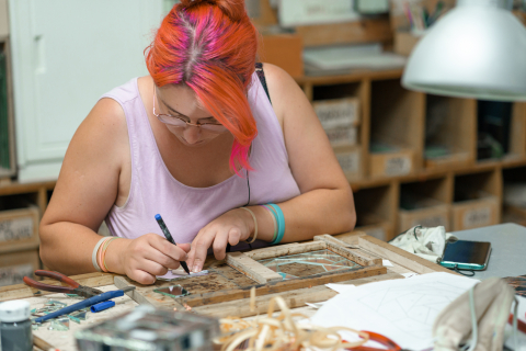 L'Atelier d'Artisanat à Montpellier propose des petits objets de décoration en vitrail