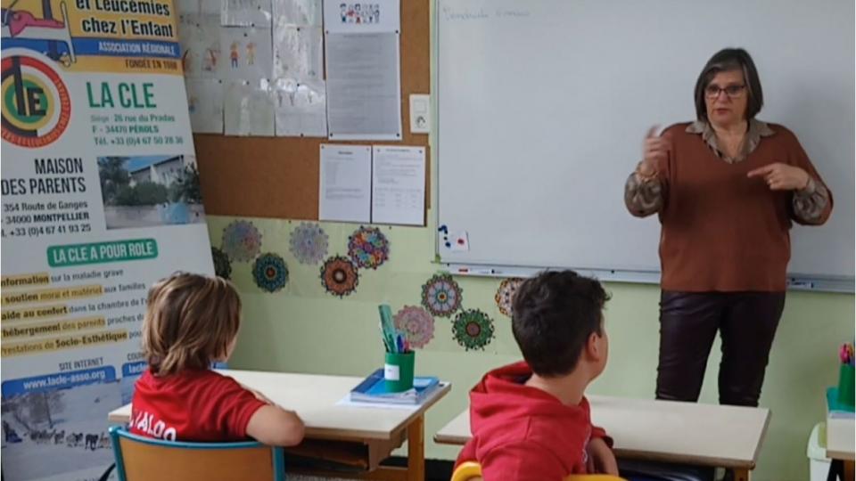 une visite d'explication aux enfants d'une école de Nizzas