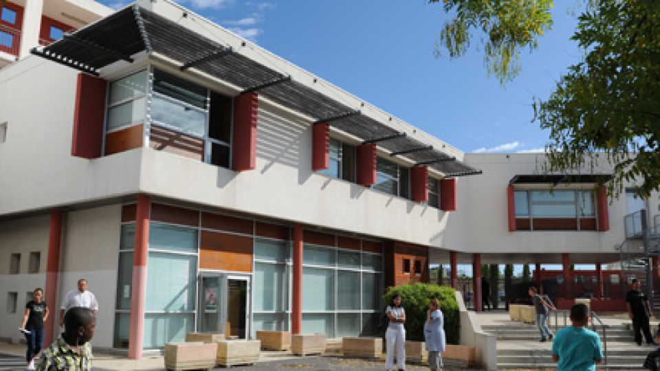 Soutien des élèves des lycées, collèges, écoles élémentaires  Antigone