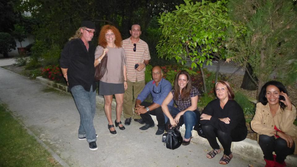 Semaine culturelle cubaine avec Moïses Finale, Luis Guevara, Lourdes de los Santos, Rudy Mora, Karla Suarez, dans les jardins de la Maison des Relations Internationales, avec Saily Prieto qui représentait l'ambassade de Cuba.