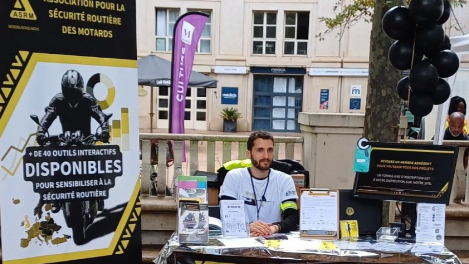 Stand à l'Antigone des associations 2024