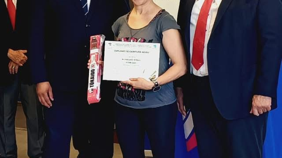 🥋 12 juin 2026 – Obtention de mon 6ᵉ Dan de Krav Maga  Le 12 juin 2026 restera l’une des plus belles dates de mon parcours dans le Krav Maga.  J’ai eu l’immense honneur de me voir décerner le grade de 6ᵉ Dan de Krav Maga par la Commission Spécialisée des Dans et Grades Équivalents de la Fédération Française de Karaté et Disciplines Associées.  Cette distinction représente l’aboutissement de nombreuses années de pratique, de travail, de transmission, de persévérance et d’engagement au service du Krav Maga. 